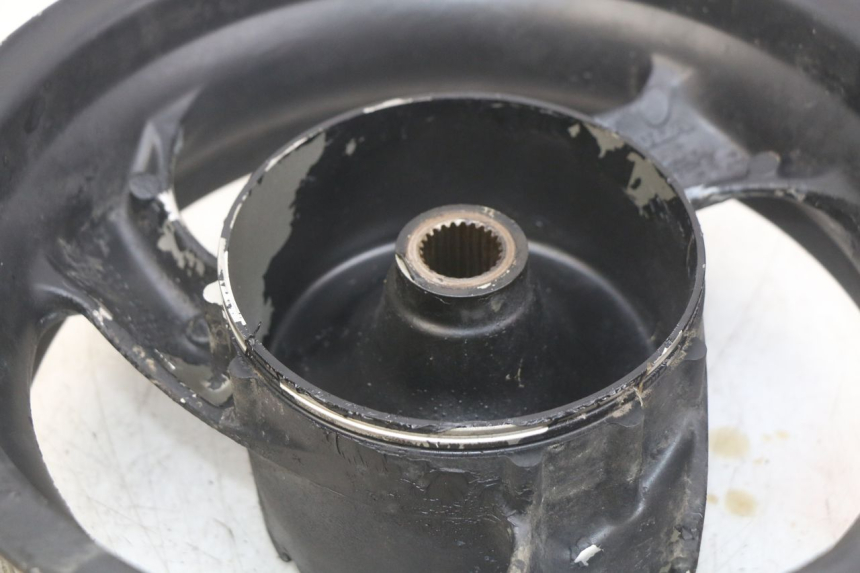 photo de LLANTA TRASERA HONDA FES PANTHEON 125 (2003 - 2007) - Detalles de los puntos de fijación