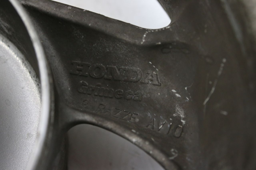 photo de LLANTA TRASERA HONDA FES S-WING SWING ABS 125 (2007 - 2015) - Detalles de los puntos de fijación