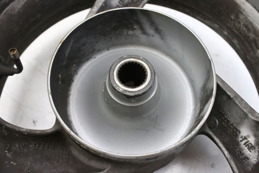 photo de LLANTA TRASERA HONDA FES S-WING SWING ABS 125 (2007 - 2015) - Estado de la superficie y material