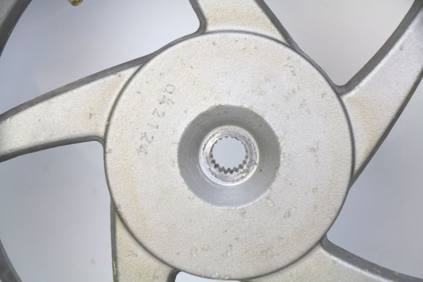 photo de LLANTA TRASERA SYM FIDDLE 2 50 (2008 - 2013) - Primer plano de alta resolución