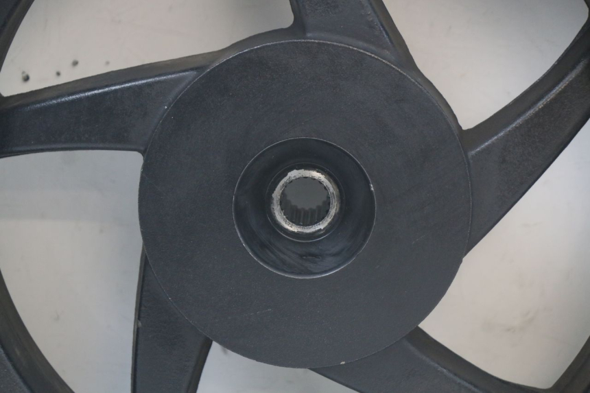 photo de LLANTA TRASERA SYM FIDDLE 2 50 (2008 - 2013) - Primer plano técnico