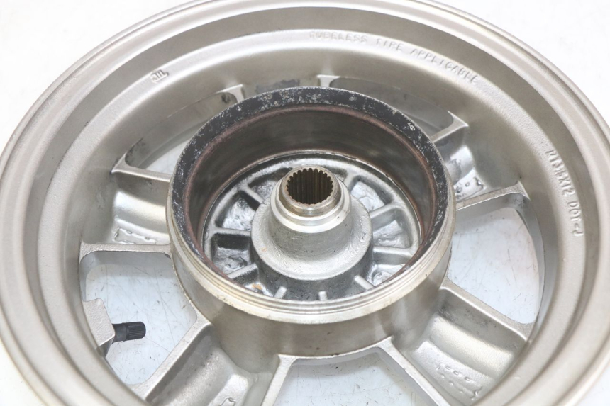 photo de LLANTA TRASERA SYM FIDDLE 3 III 125 (2014 - 2020) - Características distintivas