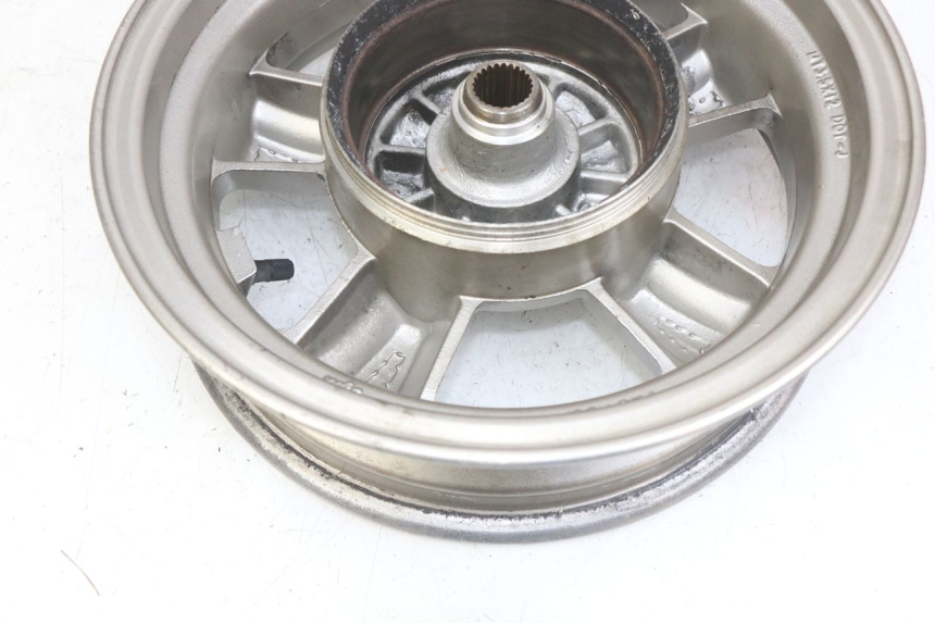 photo de LLANTA TRASERA SYM FIDDLE 3 III 125 (2014 - 2020) - Zoom sobre los componentes