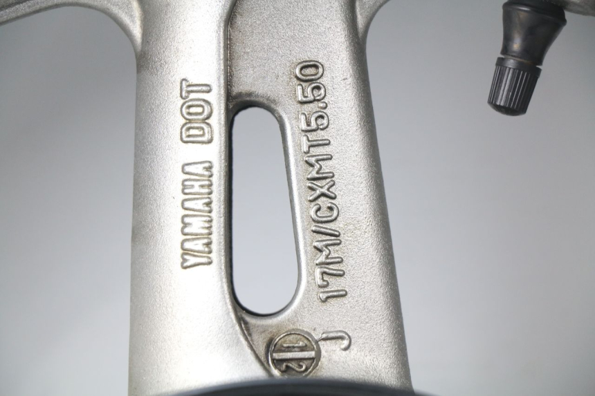 photo de LLANTA TRASERA YAMAHA FJR ABS 1300 (2006 - 2012) - Zoom sobre los componentes