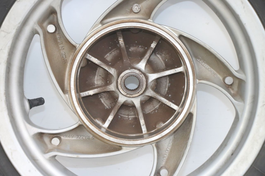 photo de LLANTA TRASERA PIAGGIO FLY 125 (2005 - 2012) - Zoom sobre los componentes