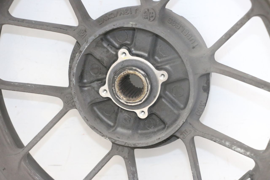 photo de LLANTA TRASERA HONDA FORZA ABS 300 (2013 - 2017) - Detalles de los puntos de fijación