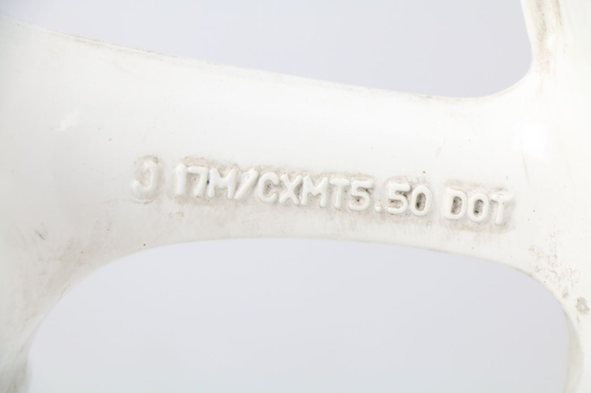 photo de LLANTA TRASERA YAMAHA FZ8 800 (2010 - 2016) - Primer plano de alta resolución