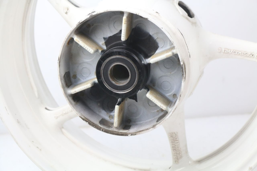 photo de LLANTA TRASERA YAMAHA FZ8 800 (2010 - 2016) - Inspección visual detallada