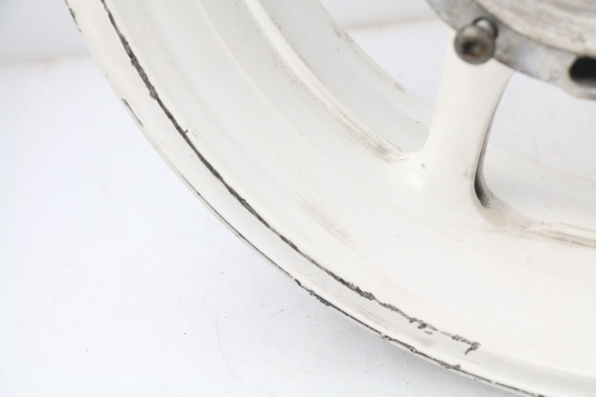 photo de LLANTA TRASERA YAMAHA FZ8 800 (2010 - 2016) - Primer plano técnico