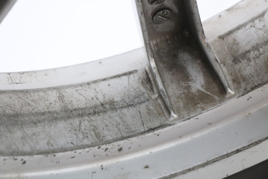 photo de LLANTA TRASERA PEUGEOT GEOPOLIS RS 125 (2007 - 2009) - Características distintivas