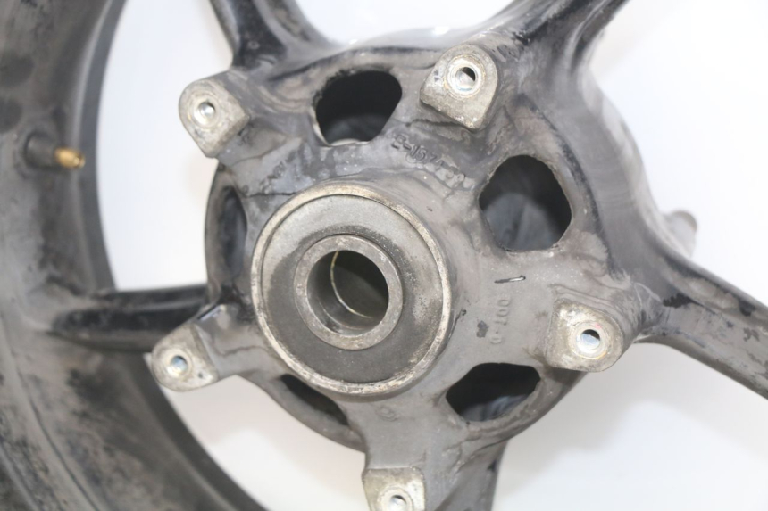 photo de LLANTA TRASERA GILERA GP 800 (2007 - 2013) - Primer plano técnico