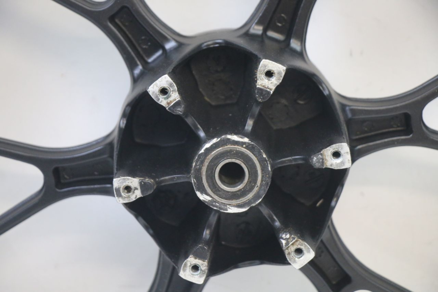 photo de LLANTA TRASERA DERBI GPR 50 (2004 - 2009) - Características distintivas