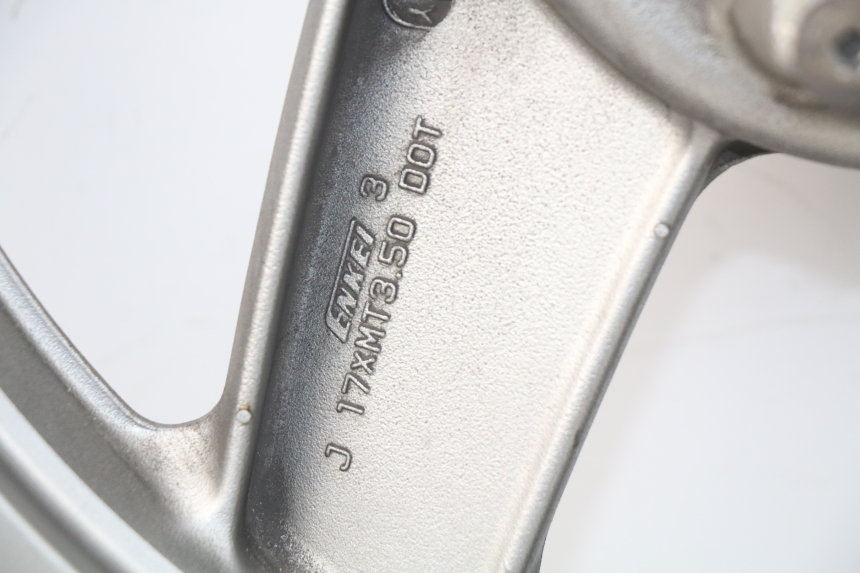 photo de LLANTA TRASERA KAWASAKI GPZ S 500 (1994 - 2005) - Otra vista del artículo