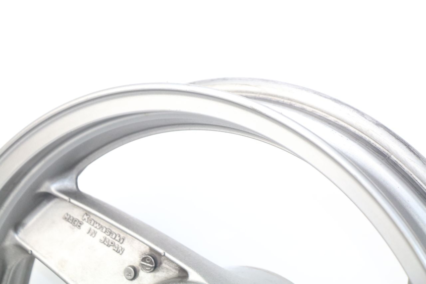 photo de LLANTA TRASERA KAWASAKI GPZ S 500 (1994 - 2005) - Primer plano técnico