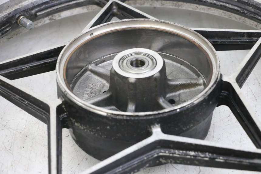 photo de LLANTA TRASERA SUZUKI GSX E 250 (1982 - 1983) - Otra perspectiva