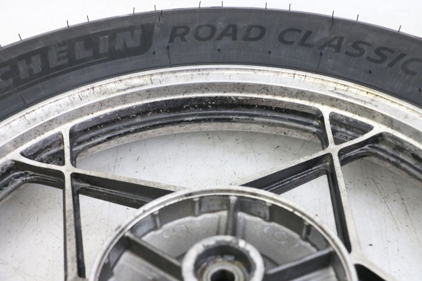 photo de LLANTA TRASERA SUZUKI GSX E 250 (1982 - 1983) - Detalles de los puntos de fijación