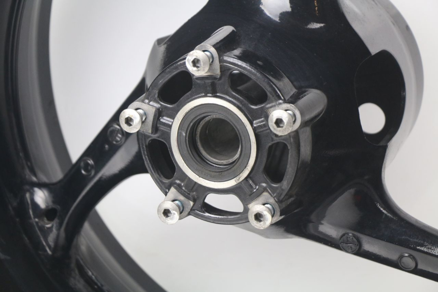 photo de LLANTA TRASERA SUZUKI GSX-R GSXR K16 1000 (2012 - 2016) - Inspección visual detallada