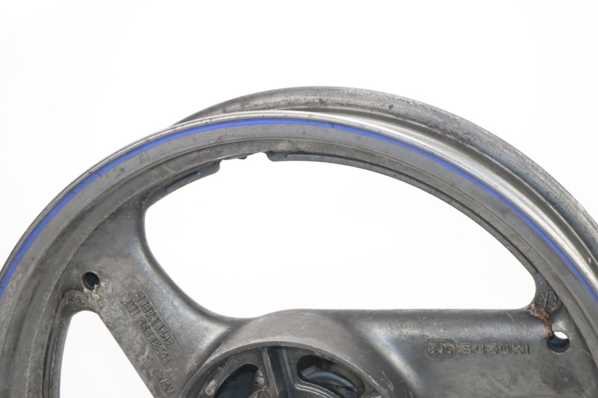 photo de LLANTA TRASERA SUZUKI GSXF GSX F 600 (1988 - 1997) - Primer plano técnico