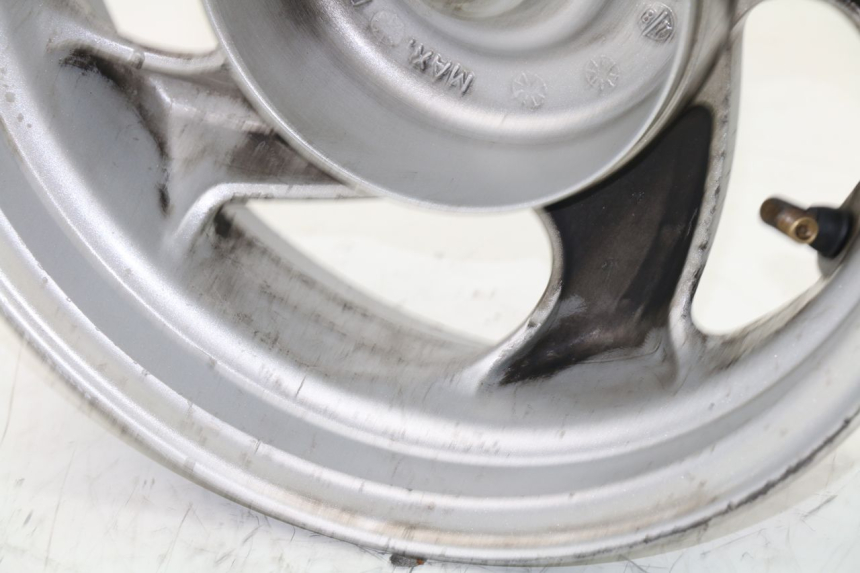 photo de LLANTA TRASERA SYM GTS EVO 125 (2009 - 2013) - Primer plano técnico