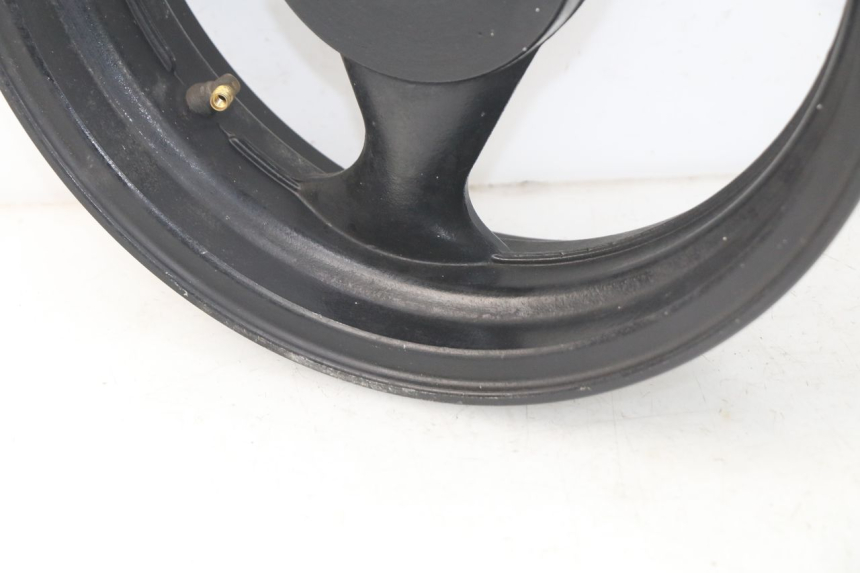 photo de LLANTA TRASERA JONWAY GTX 2T 50 (2014 - 2020) - Primer plano técnico