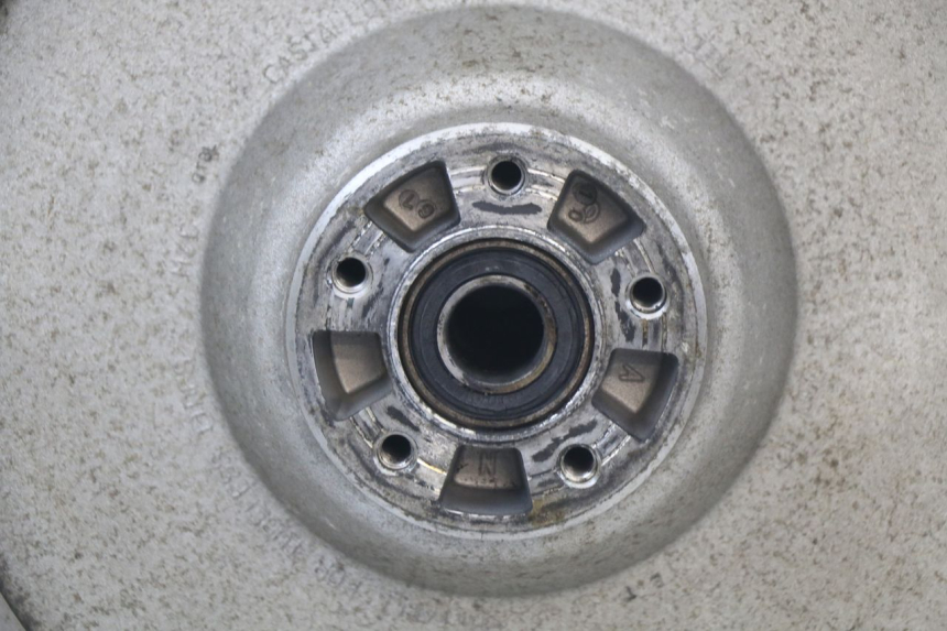 photo de LLANTA TRASERA HARLEY DAVIDSON SPORTSTER XL CUSTOM 883 (1999 - 2006) - Primer plano de alta resolución