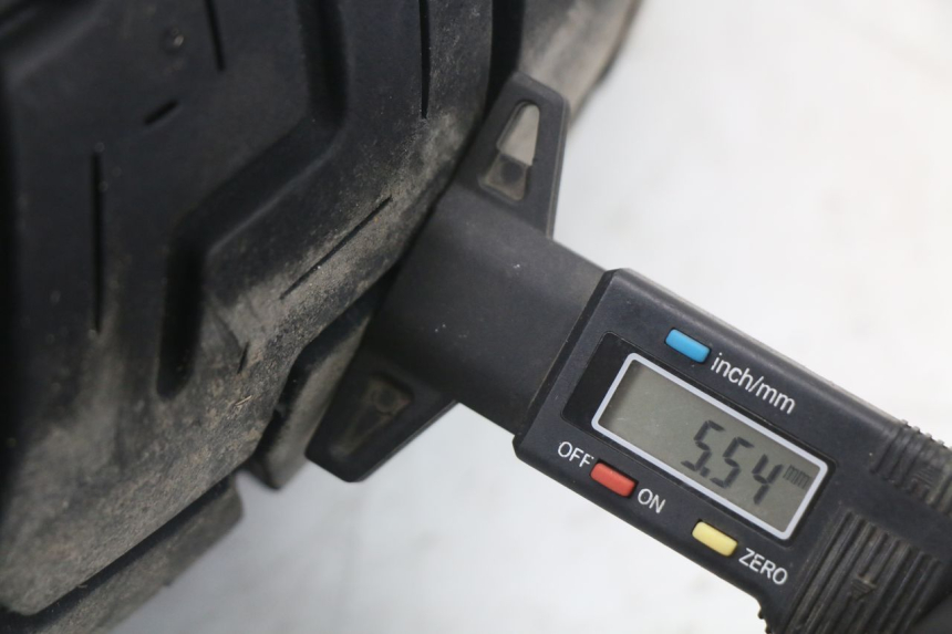 photo de LLANTA TRASERA HARLEY DAVIDSON SPORTSTER XL CUSTOM 883 (1999 - 2006) - Ángulo de visión alternativo