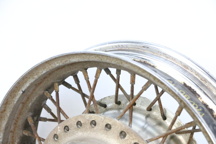 photo de LLANTA TRASERA HONDA VT C2 SHADOW 750 (1997 - 2001) - Primer plano técnico