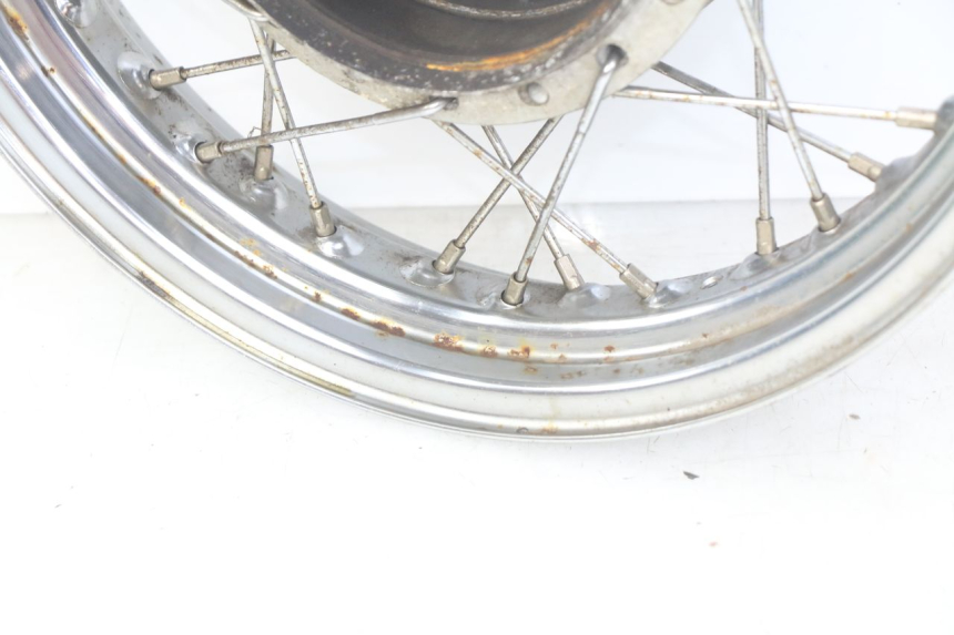 photo de LLANTA TRASERA SYM HUSKY 125 (1999 - 2005) - Detalles de los puntos de fijación