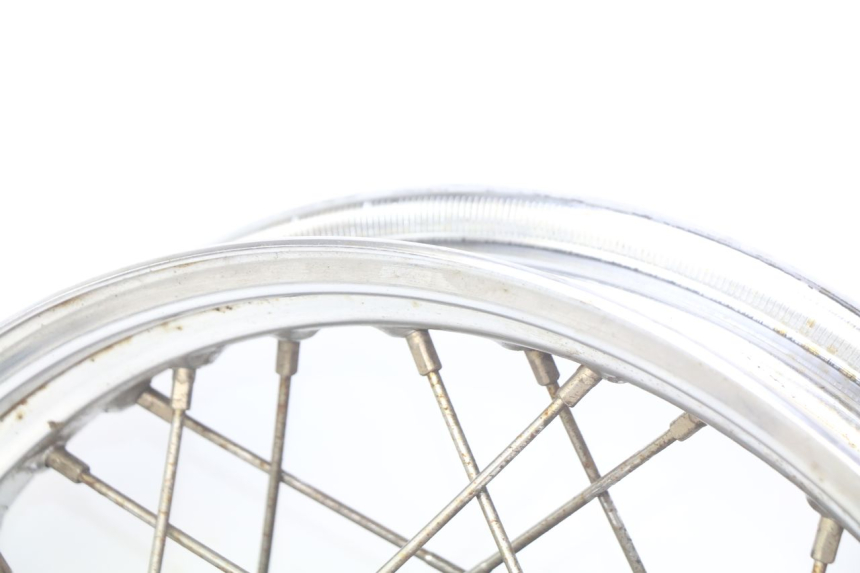 photo de LLANTA TRASERA SYM HUSKY 125 (1999 - 2005) - Estado de la superficie y material