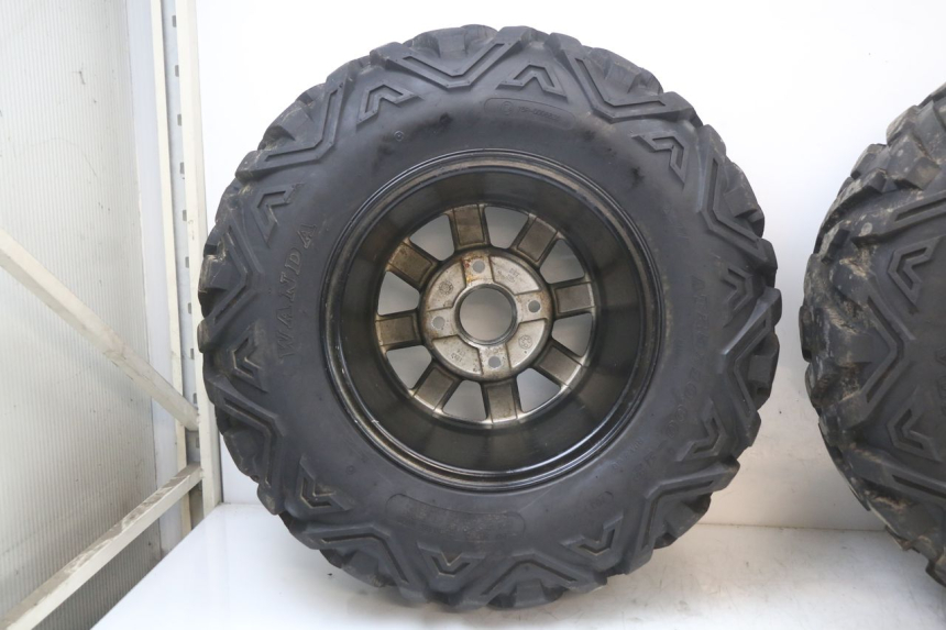 photo de LLANTA TRASERA HYTRACK HY S 4X4 410 (2013 - 2016) - Zoom sobre los componentes