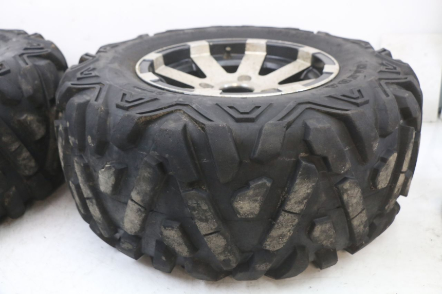 photo de LLANTA TRASERA HYTRACK HY S 4X4 410 (2013 - 2016) - Detalle de la pieza