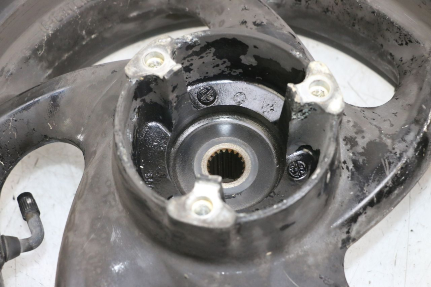 photo de Llanta trasera SYM JOYRIDE EVO 125 (2009 - 2016) - Primer plano de alta resolución