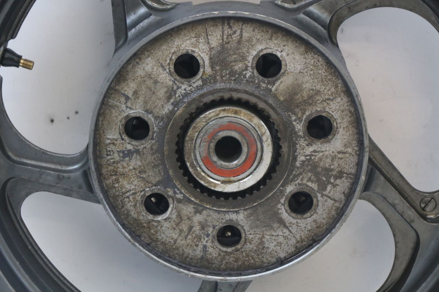 photo de LLANTA TRASERA KAWASAKI GTR 1000 (1994 - 2004) - Primer plano técnico