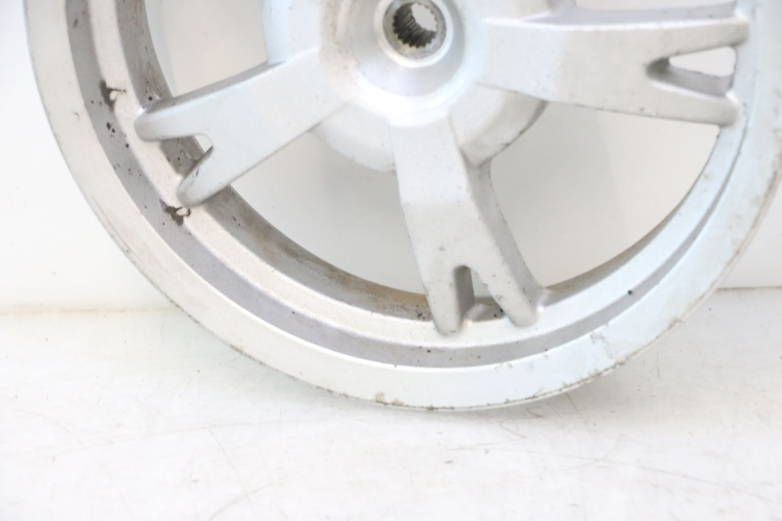 photo de LLANTA TRASERA PEUGEOT KISBEE 2T 50 (2010 - 2017) - Detalles de los puntos de fijación