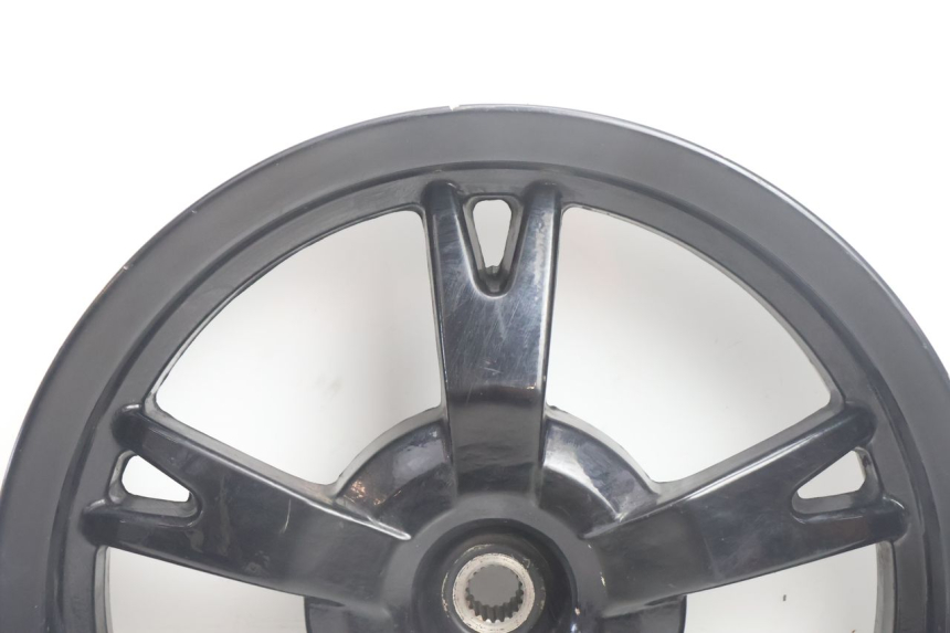 photo de LLANTA TRASERA PEUGEOT KISBEE 2T 50 (2010 - 2017) - Detalle de la pieza