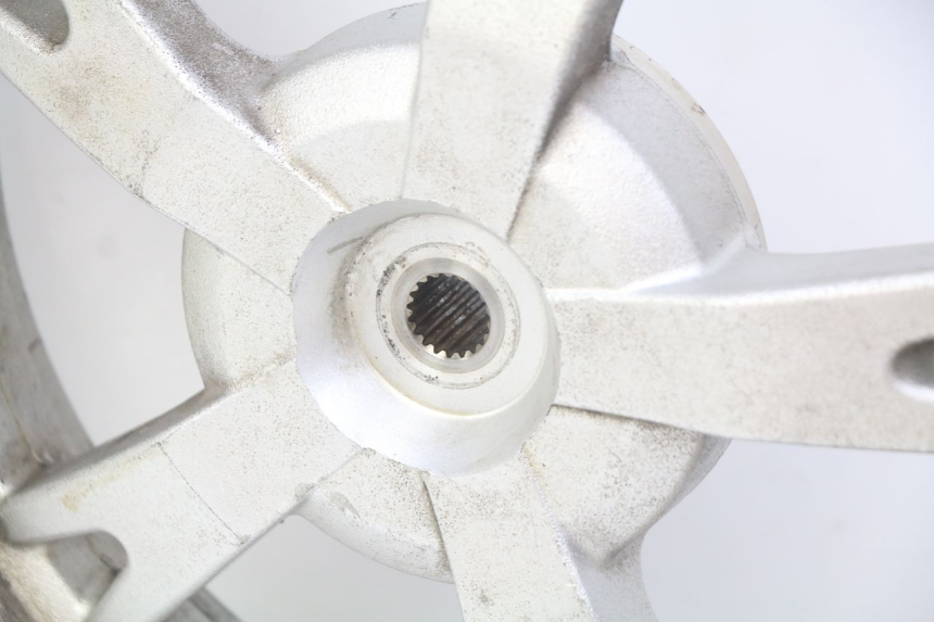 photo de LLANTA TRASERA PEUGEOT KISBEE 4T 50 (2018 - 2022) - Detalle de la pieza