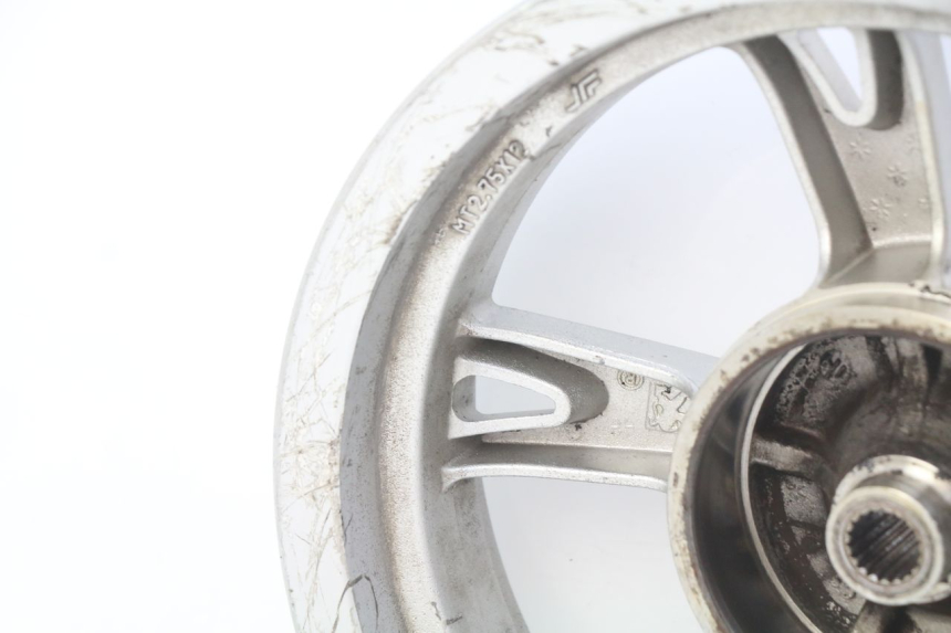 photo de LLANTA TRASERA PEUGEOT KISBEE 4T 50 (2018 - 2022) - Zoom estado de uso