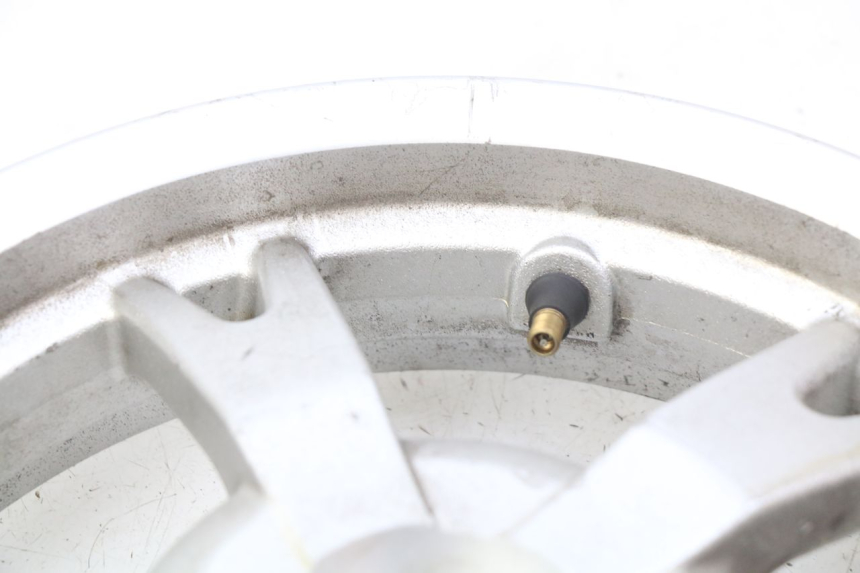 photo de LLANTA TRASERA PEUGEOT KISBEE 4T 50 (2018 - 2022) - Detalles de los puntos de fijación