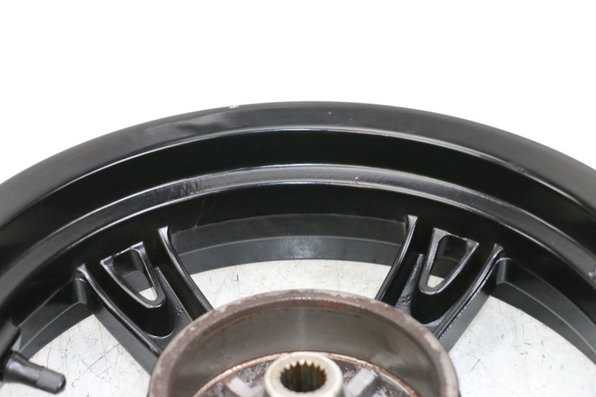 photo de LLANTA TRASERA PEUGEOT KISBEE 4T 50 (2018 - 2022) - Zoom sobre los componentes