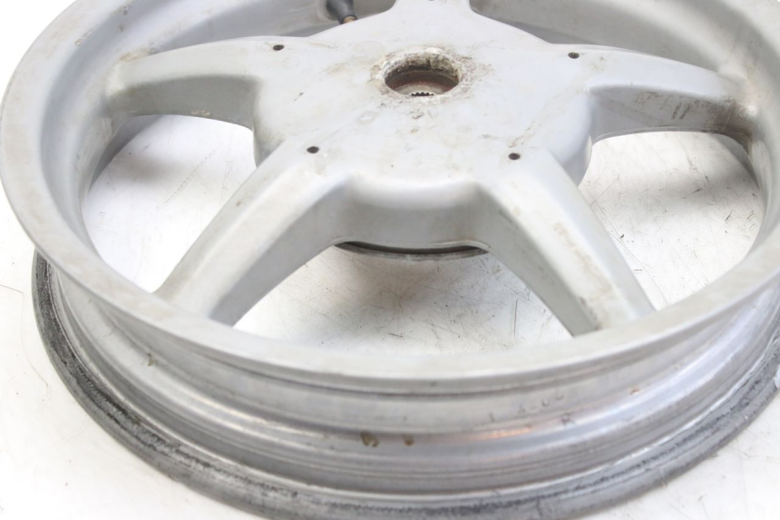 photo de LLANTA TRASERA PIAGGIO LIBERTY 4T 50 (2004 - 2008) - Detalles de los puntos de fijación