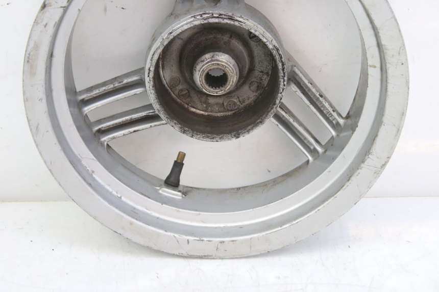 photo de LLANTA TRASERA PEUGEOT LUDIX 50 (2008 - 2017) - Primer plano técnico