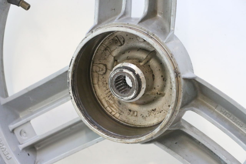 photo de LLANTA TRASERA PEUGEOT LUDIX 50 (2005 - 2007) - Primer plano técnico