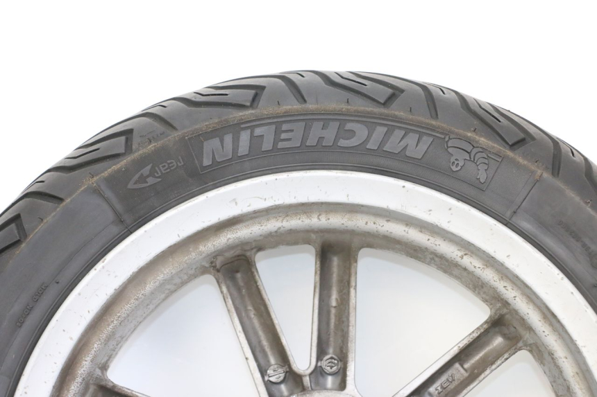 photo de LLANTA TRASERA PIAGGIO MP3 LT 400 (2007 - 2012) - Características distintivas