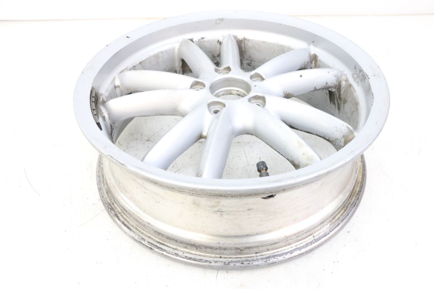 photo de LLANTA TRASERA PIAGGIO MP3 LT 400 (2007 - 2012) - Características distintivas