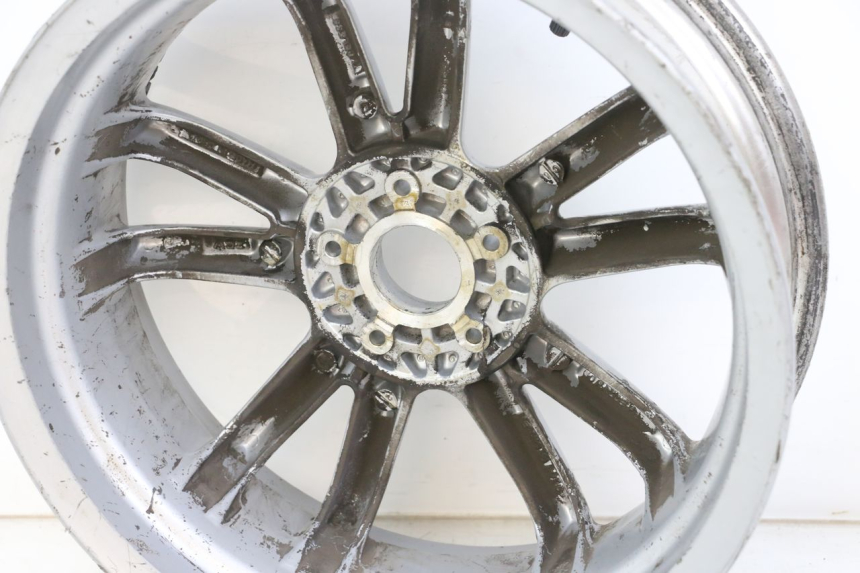 photo de LLANTA TRASERA PIAGGIO MP3 LT 400 (2007 - 2012) - Primer plano técnico