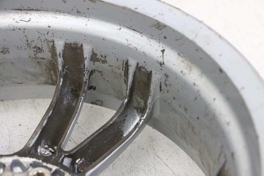 photo de LLANTA TRASERA PIAGGIO MP3 LT 400 (2007 - 2012) - Estado de la superficie y material