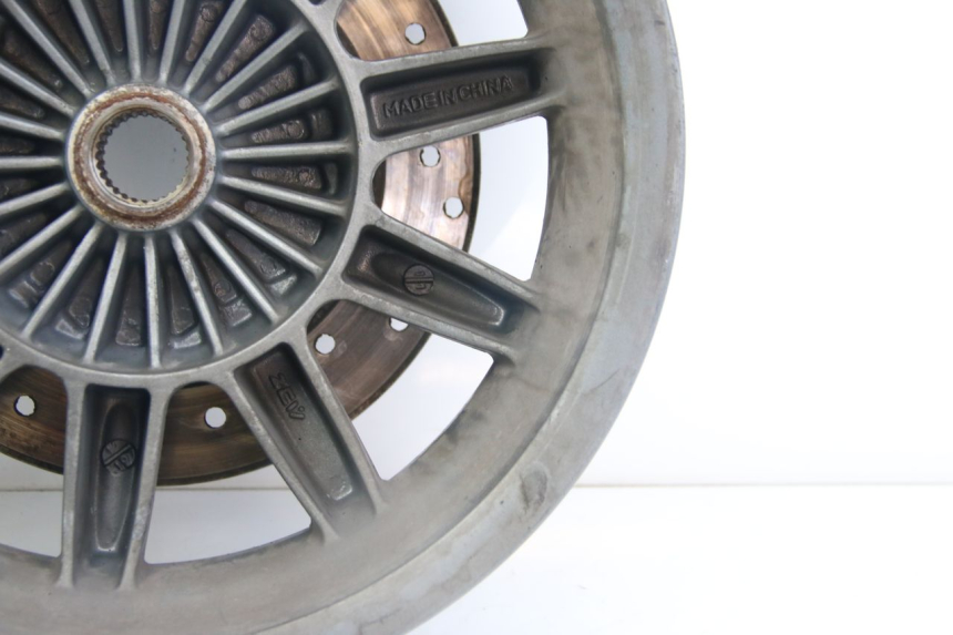 photo de LLANTA TRASERA PIAGGIO MP3 125 (2006 - 2014) - Características distintivas