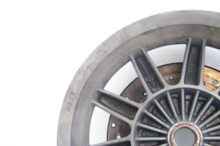 photo de LLANTA TRASERA PIAGGIO MP3 125 (2006 - 2014) - Primer plano de alta resolución