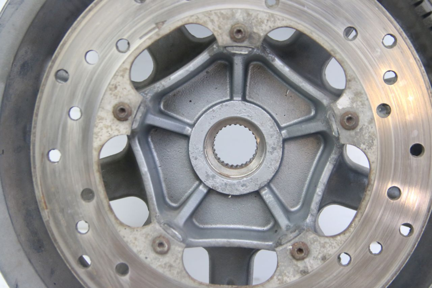 photo de LLANTA TRASERA PIAGGIO MP3 125 (2006 - 2014) - Primer plano técnico