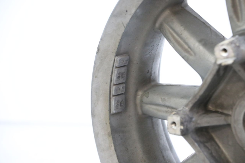 photo de LLANTA TRASERA PIAGGIO MP3 125 (2006 - 2014) - Primer plano de alta resolución